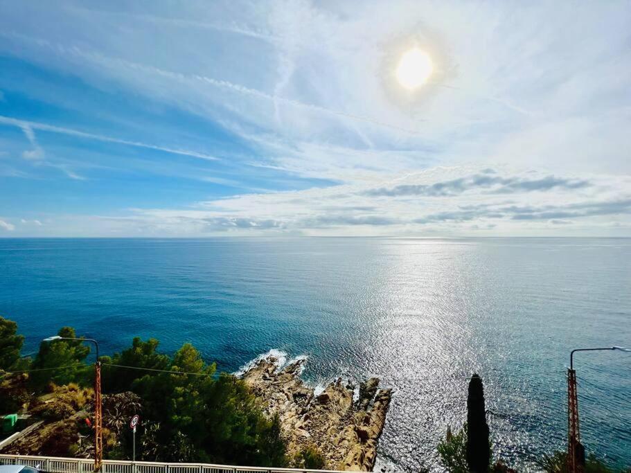Suite Sunset 18 - Fronte Mare サンレモ エクステリア 写真