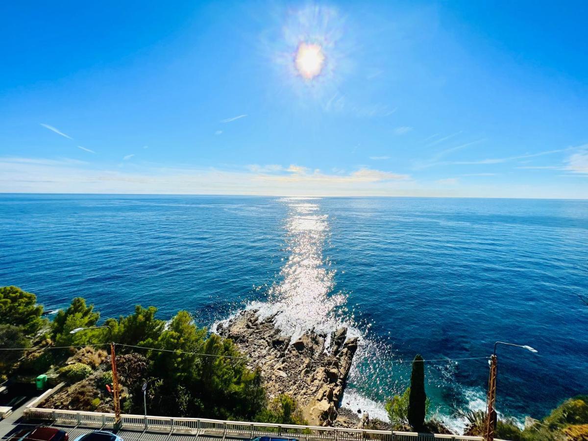Suite Sunset 18 - Fronte Mare サンレモ エクステリア 写真