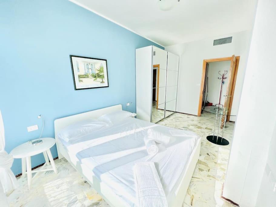 Suite Sunset 18 - Fronte Mare サンレモ エクステリア 写真