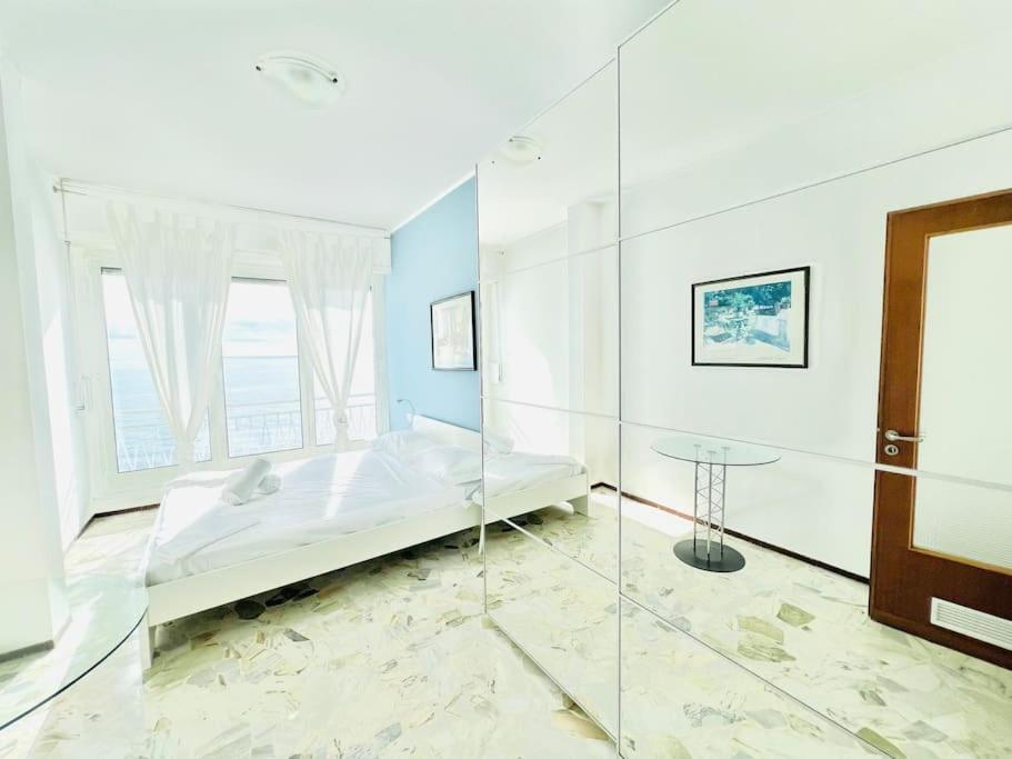 Suite Sunset 18 - Fronte Mare サンレモ エクステリア 写真