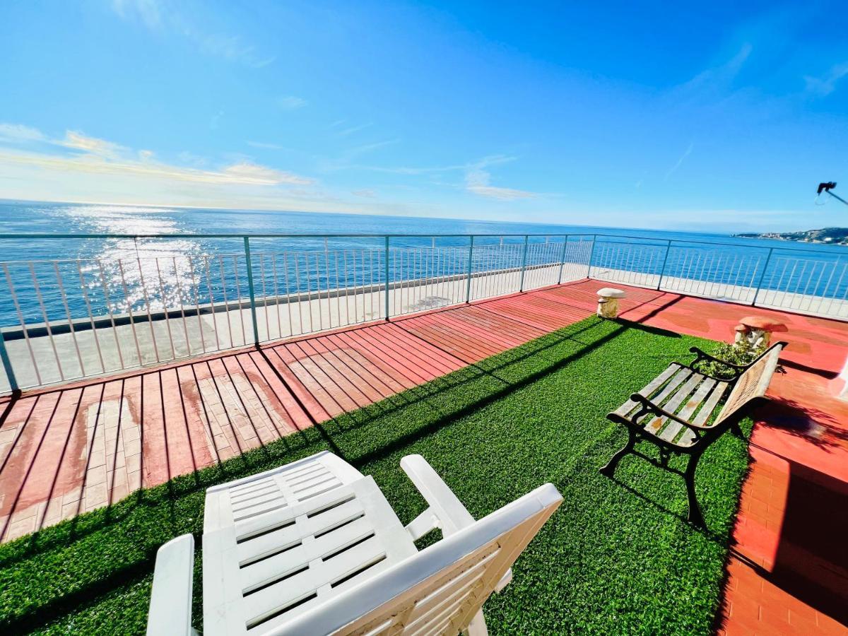 Suite Sunset 18 - Fronte Mare サンレモ エクステリア 写真